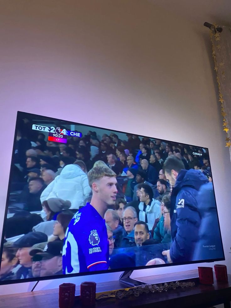 HoxyTV customer review screenshot on Smart TV